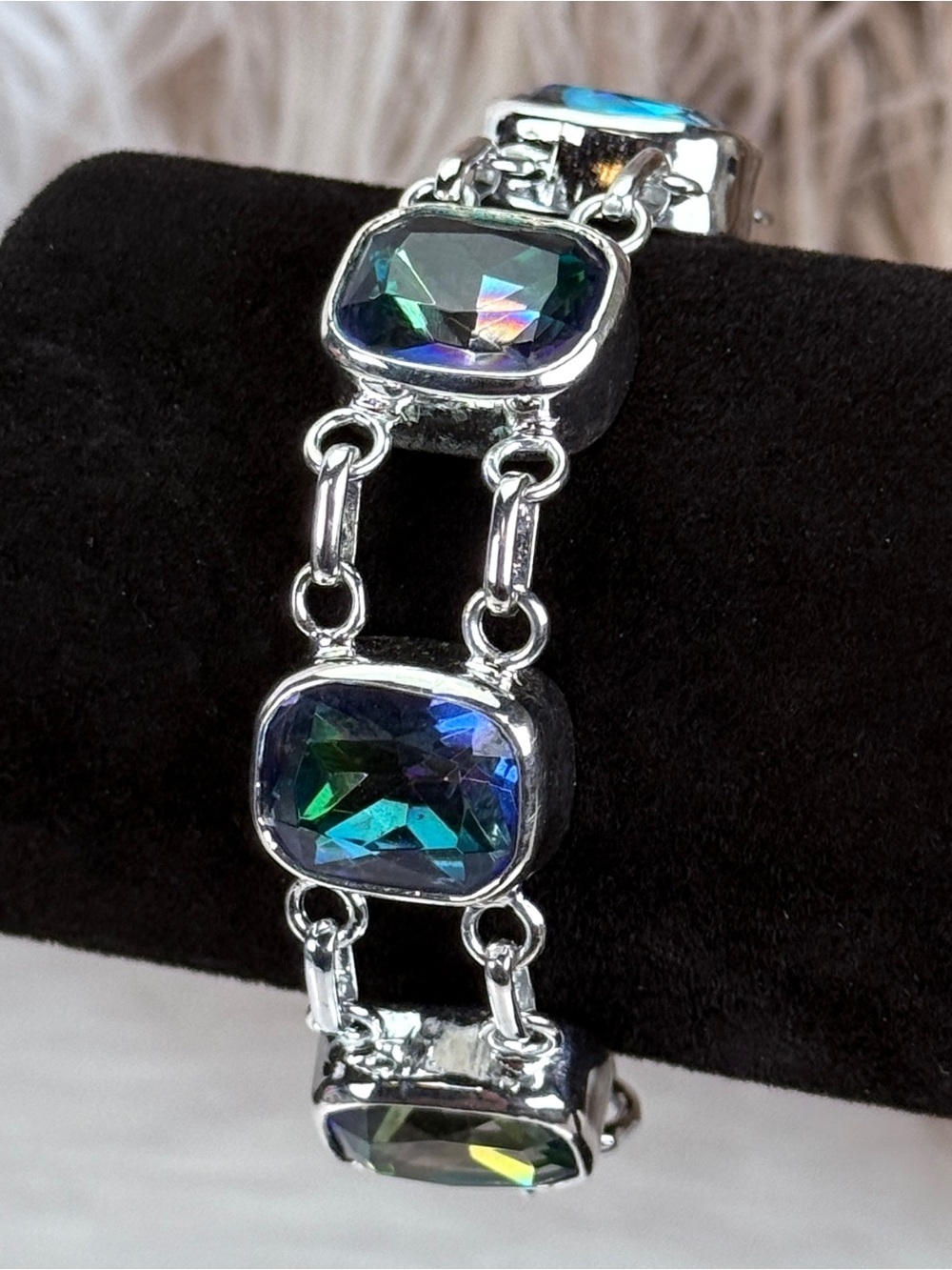 Gorgeous, silvertone, toggle closure, Bluey bluish, green glass bracelet